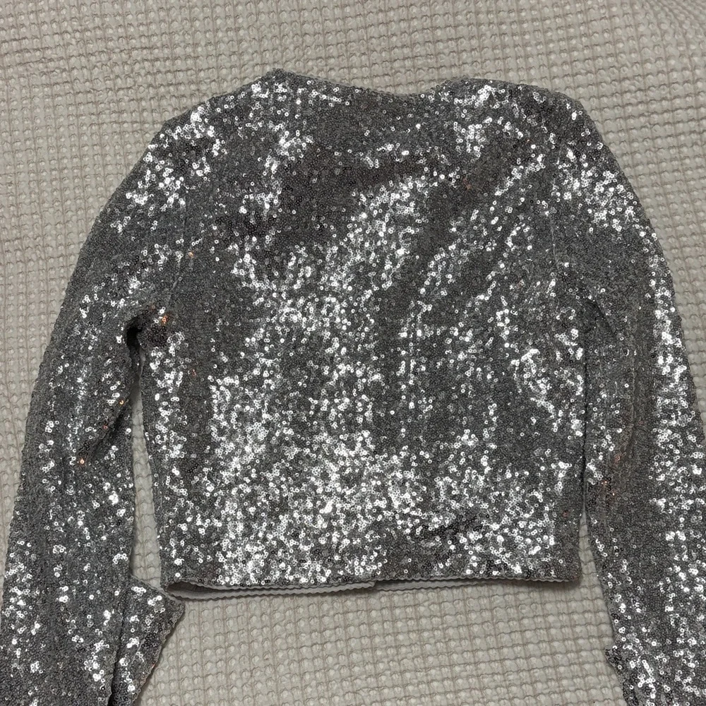 Good American Sparkling Silver Sequin Long Sleeve Top